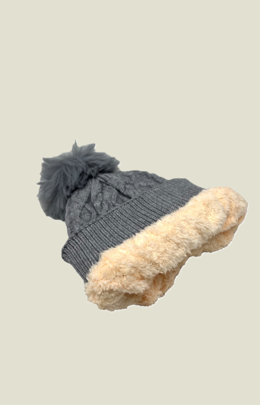 Bonnet fourré avec pompon Doux & chaud